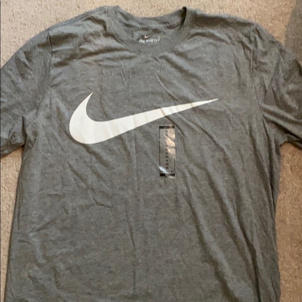 Nike Men’s T-shirt NWT Large